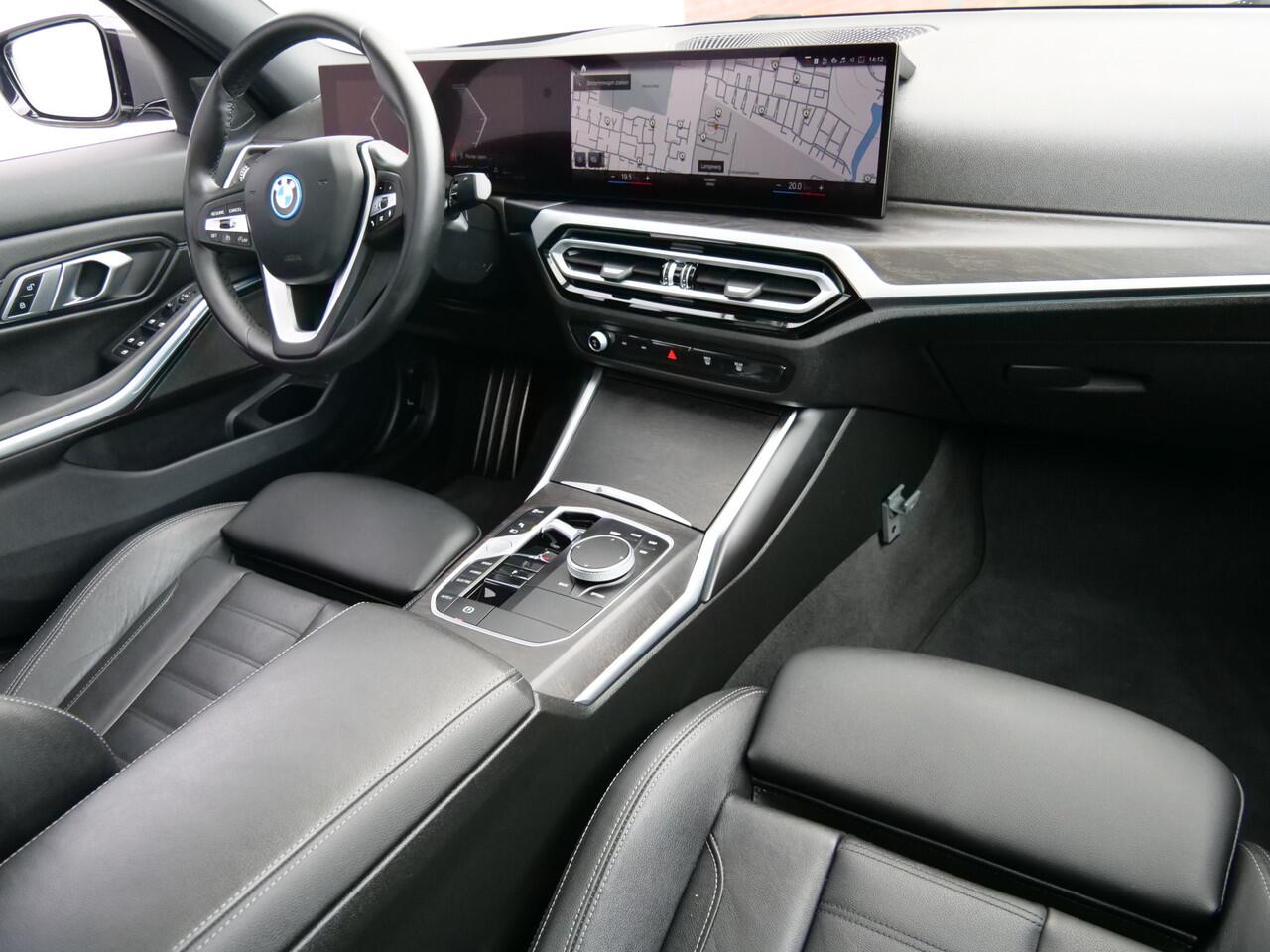 BMW 3-SERIE 320e 204 Pk Automaat van ¤ 36.450,- voor