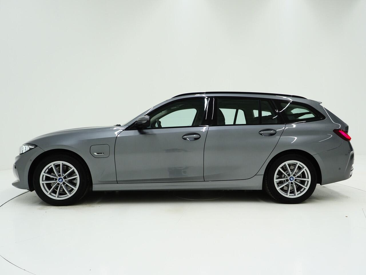 BMW 3-SERIE Touring 320e LCI Shadow Line | Nieuw Model | Keyless | Camera | BLIS | Widescreen | Carplay | Cruise | DAB | LED