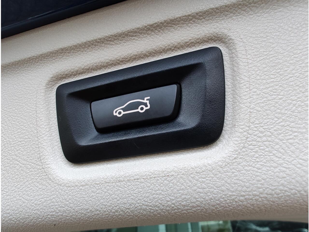 BMW 3-SERIE Touring 318i HIGH EXECUTIVE AUTOMAAT Open dak | Leder | Navi | Carplay