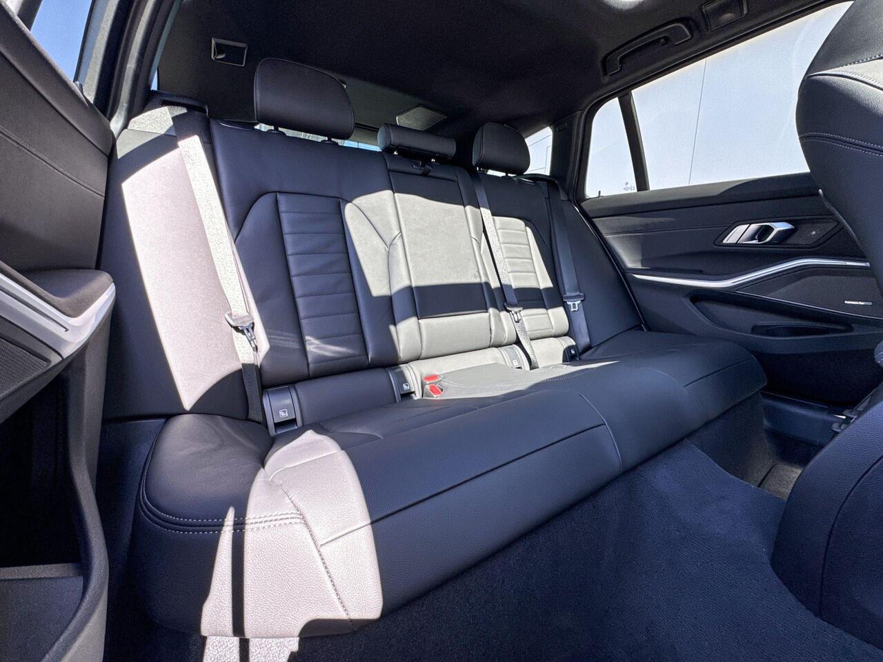 BMW 3-SERIE Touring 330e | M Sport | Innovation Pack | Comfort Pack