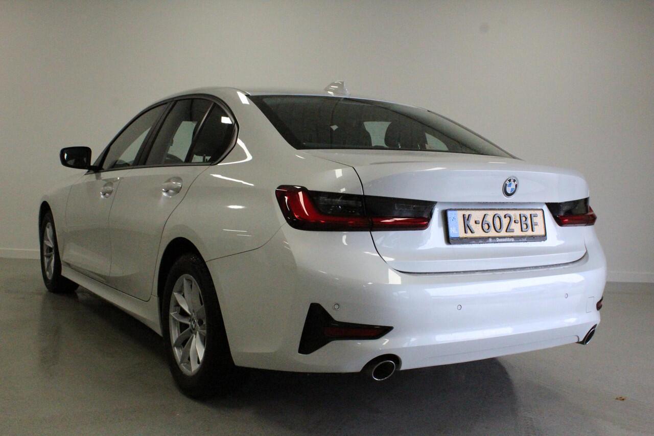 BMW 3-SERIE 318d Executive Edition | NL-AUTO+N.A.P! | CARPLAY | PDC-V/A | CLIMA | DAB-RADIO | NAVI | LED | CRUISE |