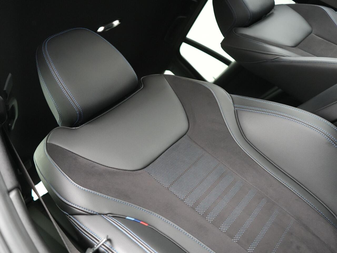 BMW 3-SERIE Touring 330e M Sport Plug In Hybrid 292pk Dealer O.H PHEV | Trekhaak Af Fabriek | Adaptive Onderstel | Adaptive Cruise | Laser LED | Sportstoelen Verwarmd | Sfeerverlichting | Apple Carplay | Camera | Virtual | Navigatie | DAB |