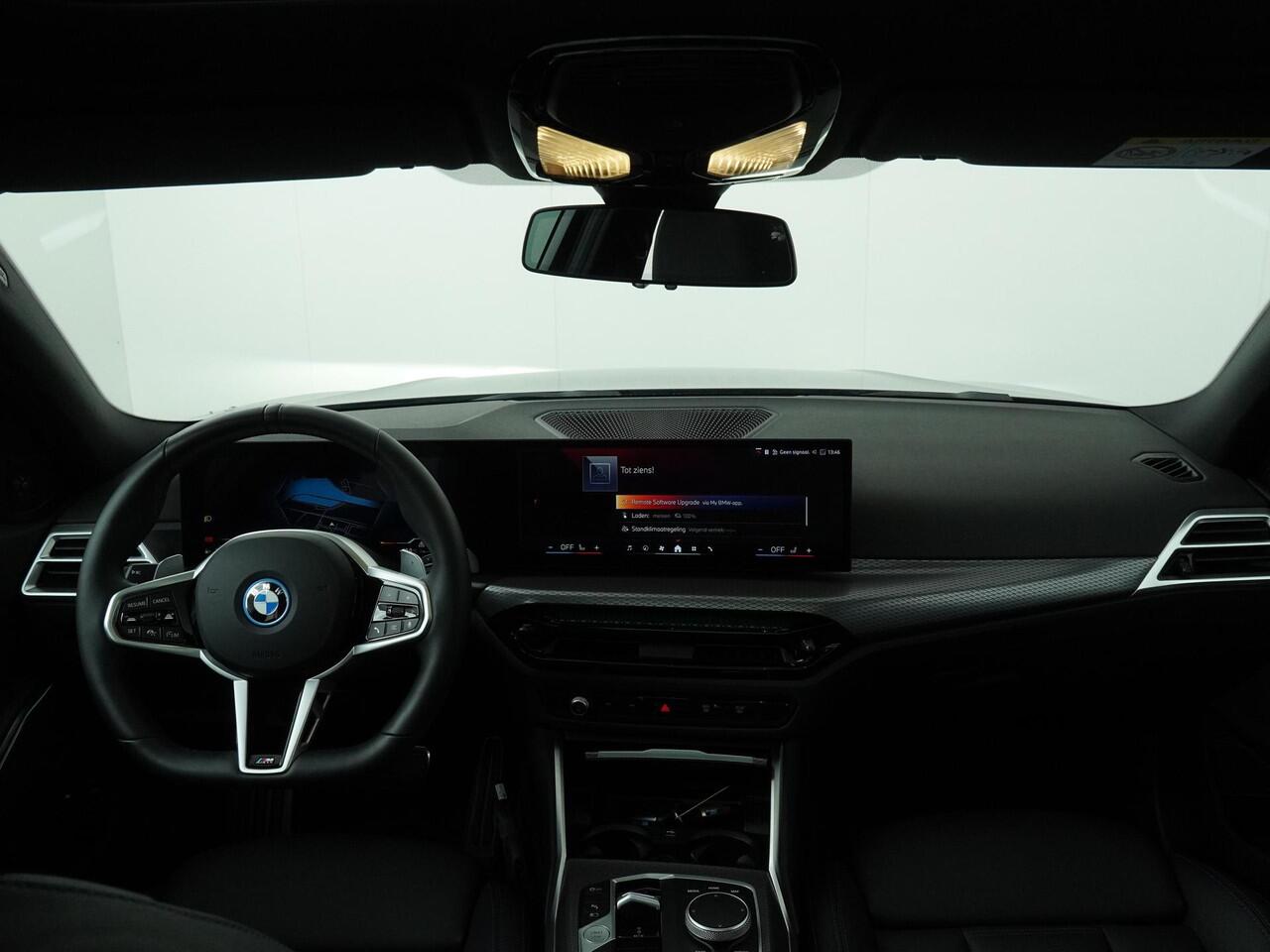 BMW 3-SERIE Touring 330e | M-Sportpakket | Trekhaak | Ekris Selection