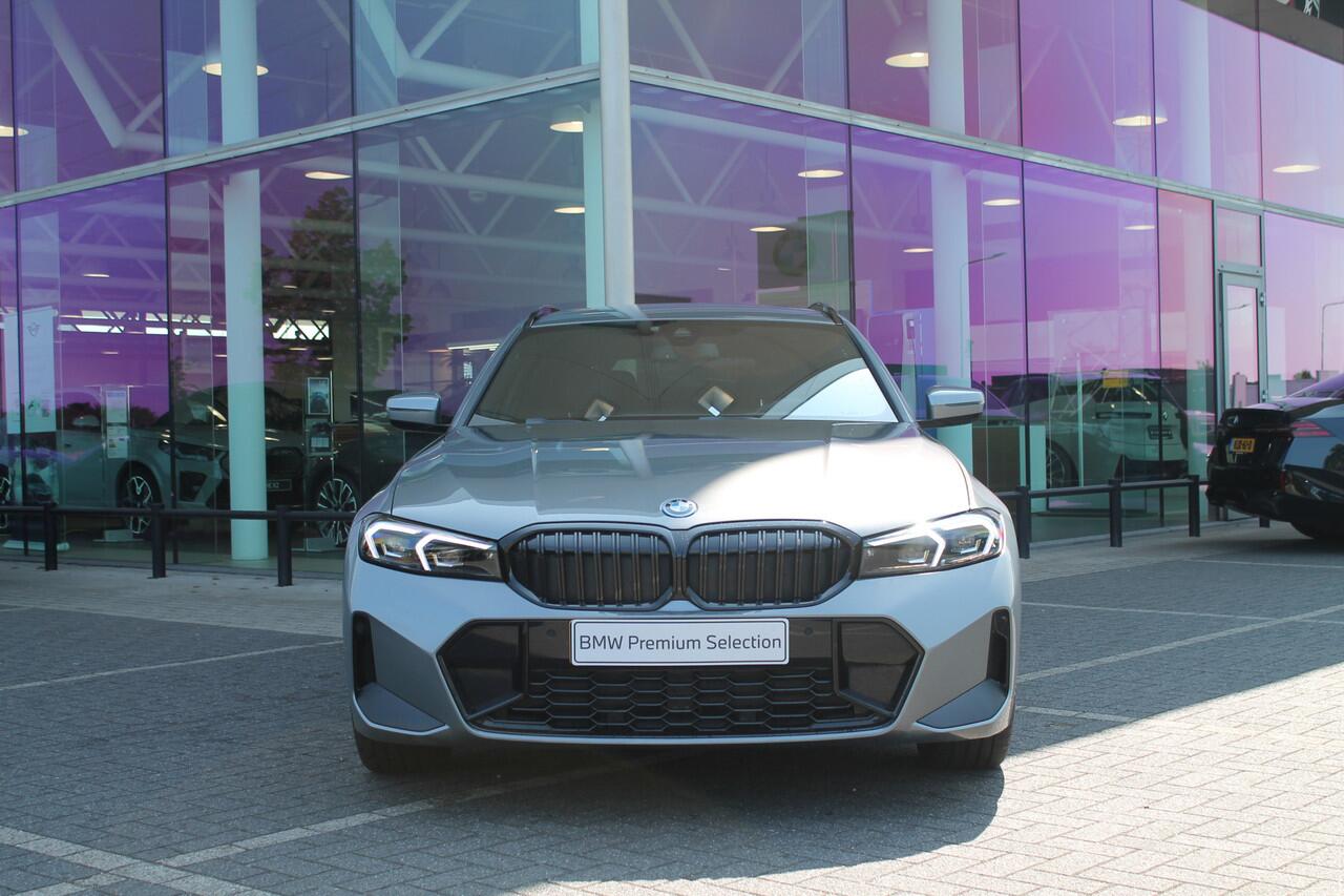 BMW 3-SERIE Touring 330e M Sport Automaat / Sportstoelen / Achteruitrijcamera / Stoelverwarming / Adaptieve LED / Parking Assistant / PDC / Cruise Control / Live Cockpit Plus