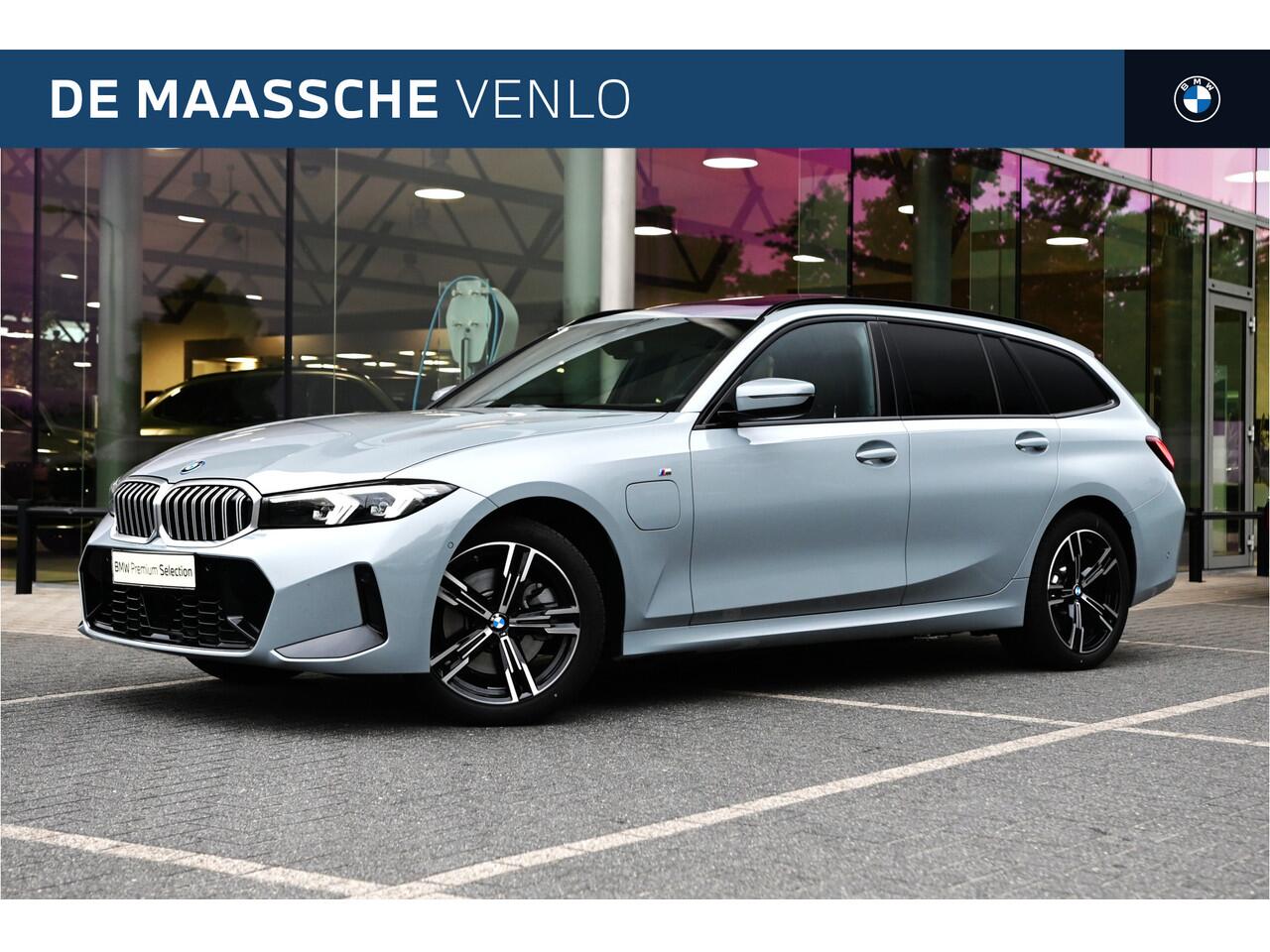 BMW 3-SERIE Touring 330e M Sport Automaat / Panoramadak / Trekhaak / Sportstoelen / Achteruitrijcamera / Comfort Access / Active Cruise Control / Parking Assistant