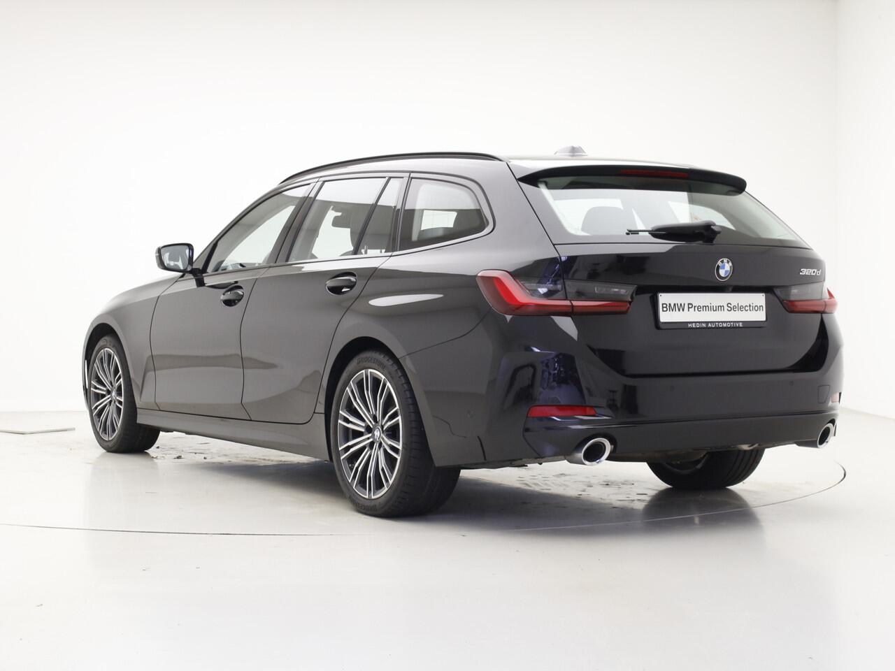 BMW 3-SERIE Touring 320d | Elek. Trekhaak | Standkachel | Driving Assistant Professional | 18" M-sport | Zwarte nieren Elek. Verst. Sportstoelen met Memory | Camera