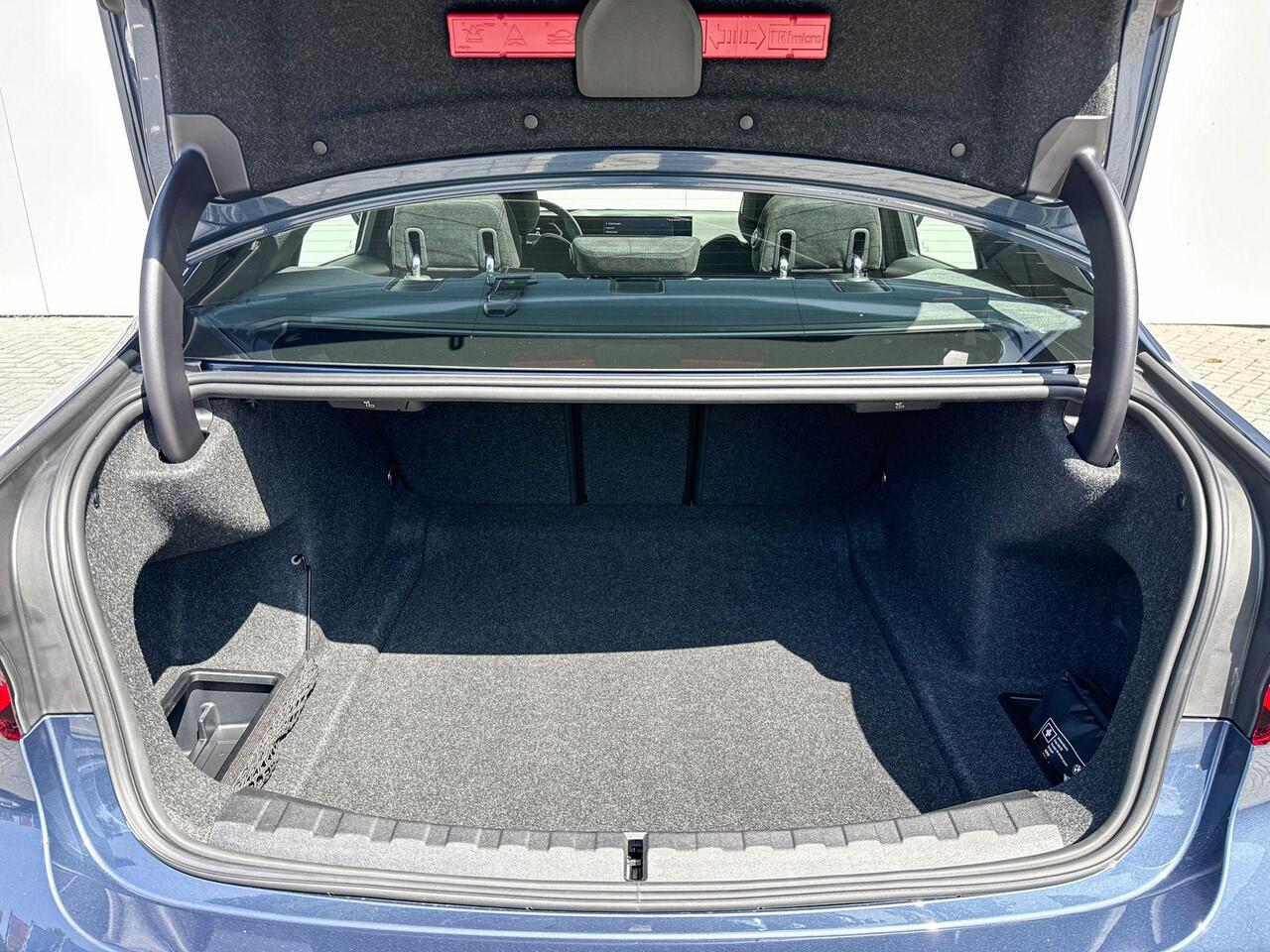 BMW 3-SERIE Sedan 320i xDrive | Selections | Innovation Pack | M Sport | Panoramadak