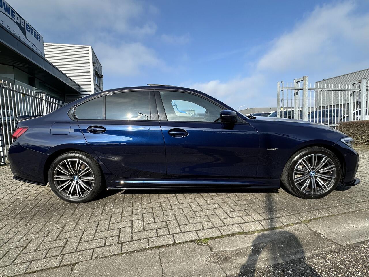BMW 3-SERIE 330e M-sport Maxton Schuifdak | HUD | Laser | Leer | Keyless | Memory | Sportuitlaat |