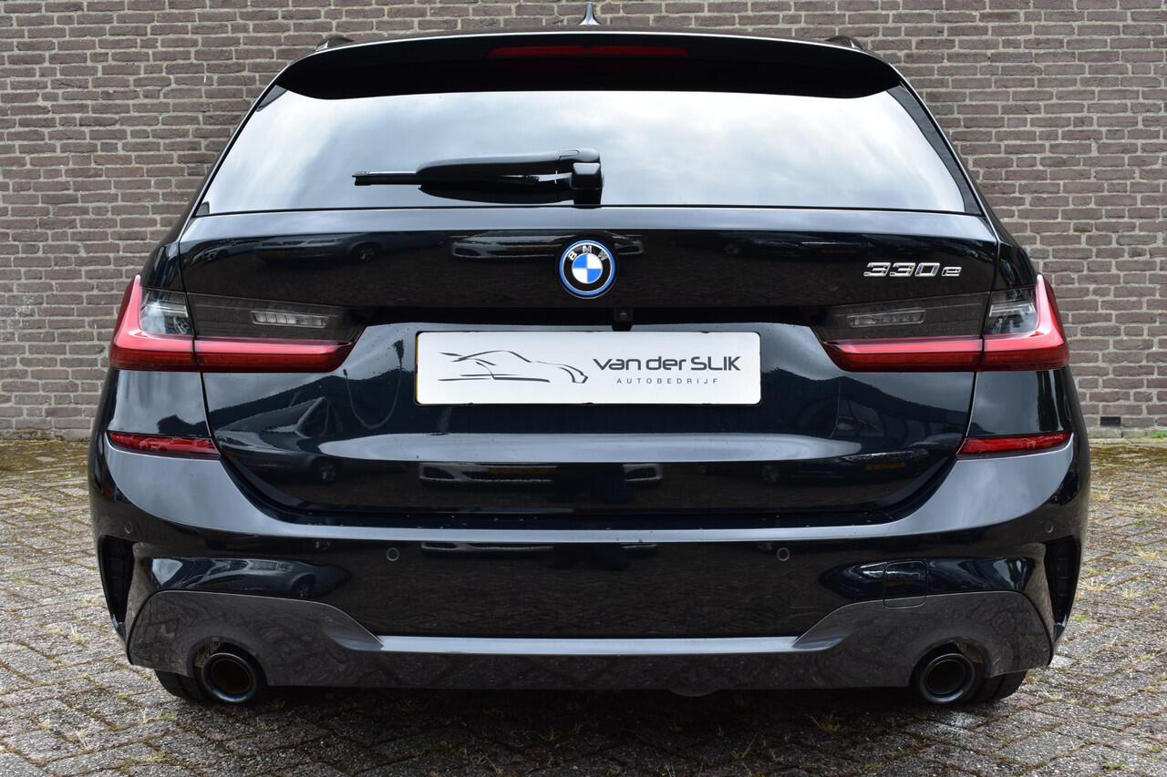 BMW 3-SERIE Touring 330e High Executive M-Pakket, Pano, Apple Carplay, Achteruitrijcamera, Carbon