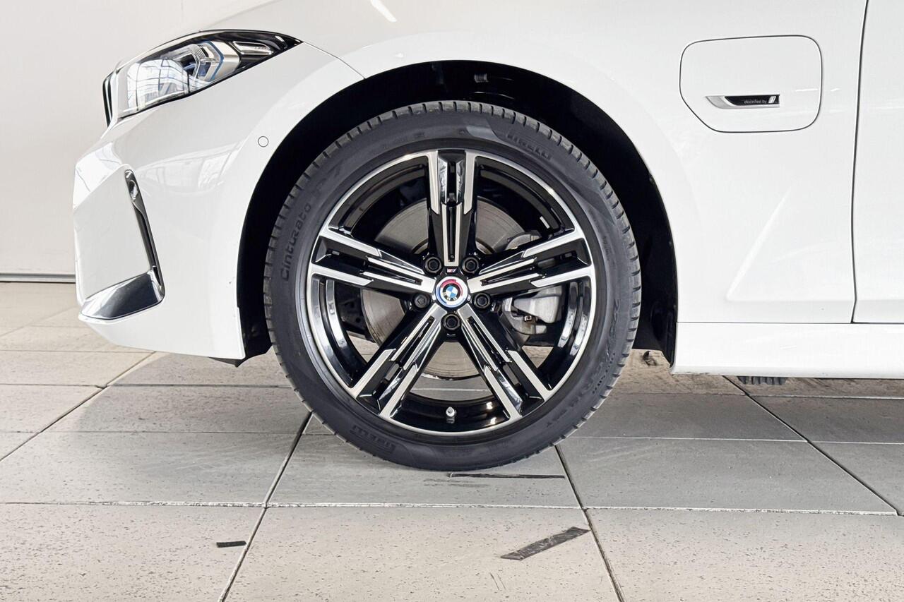 BMW 3-SERIE Touring 330e xDrive Innovation Pack M Sportpakket Aut.