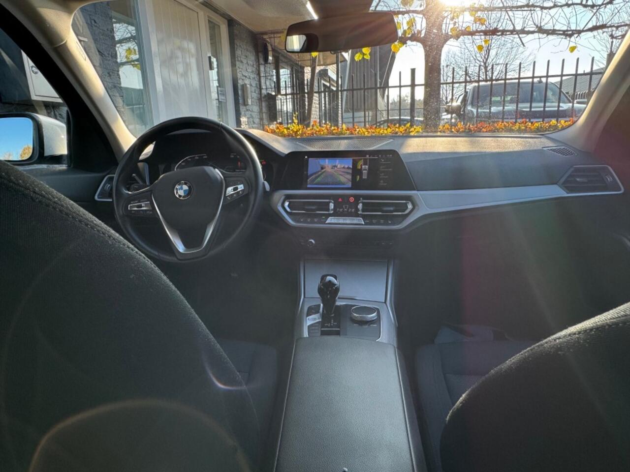 BMW 3-SERIE 318I Touring Autom. Business Edit. + Camera + Led + Navi + D-glas