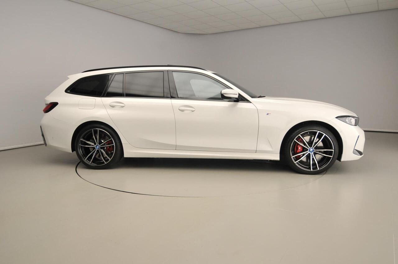 BMW 3-SERIE Touring 330e | M-Sportpakket | LED | Leder | HUD | Schuifdak | Elektr. zetels | Keyles go | DAB | Hifi speakers | Alu 19 inch