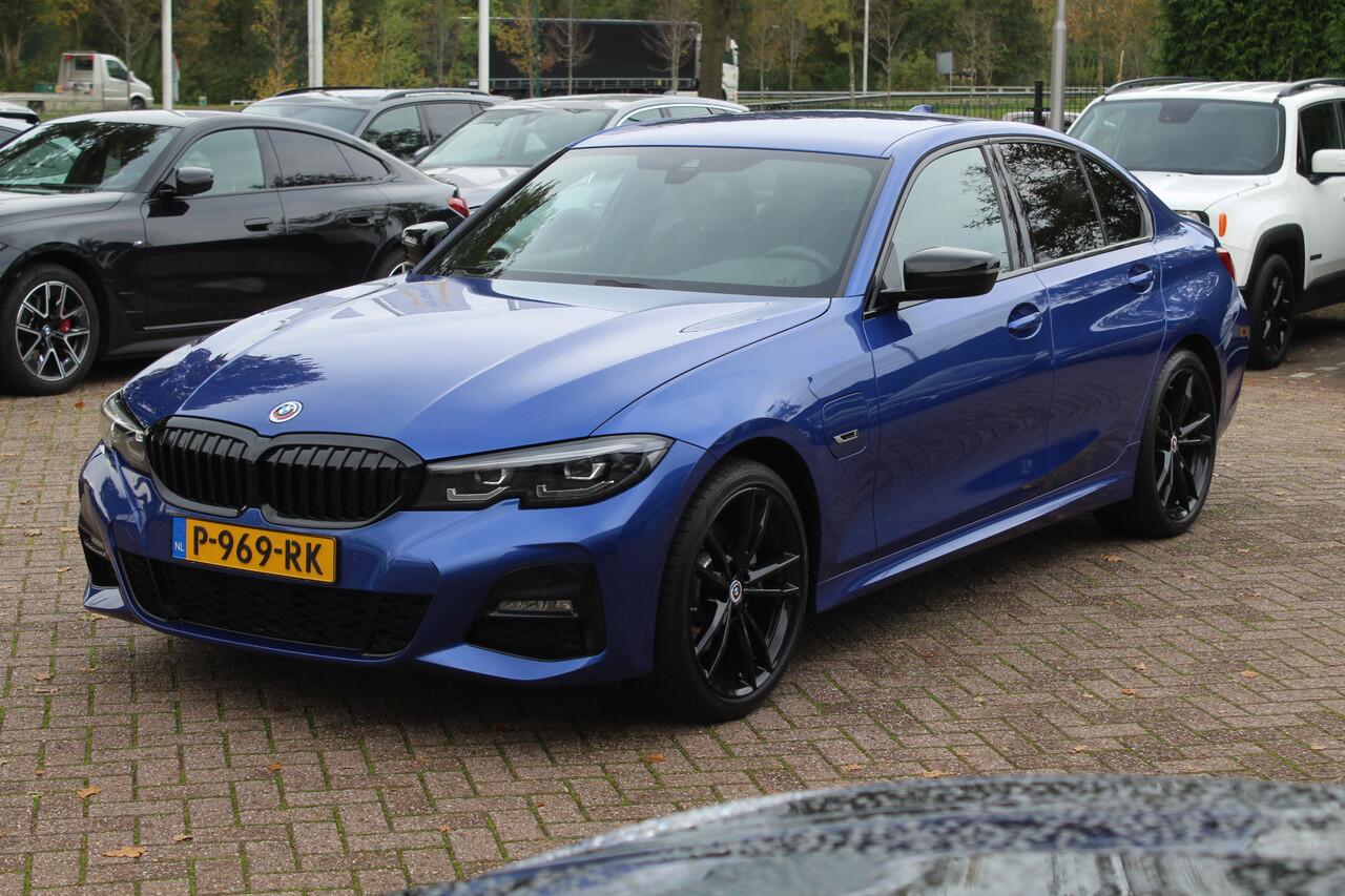 BMW 3-SERIE 320e Business Ed. M Sport / Camera / Leder / Harman Kardon / 19'' / CarPlay / DAB / Cruise Control
