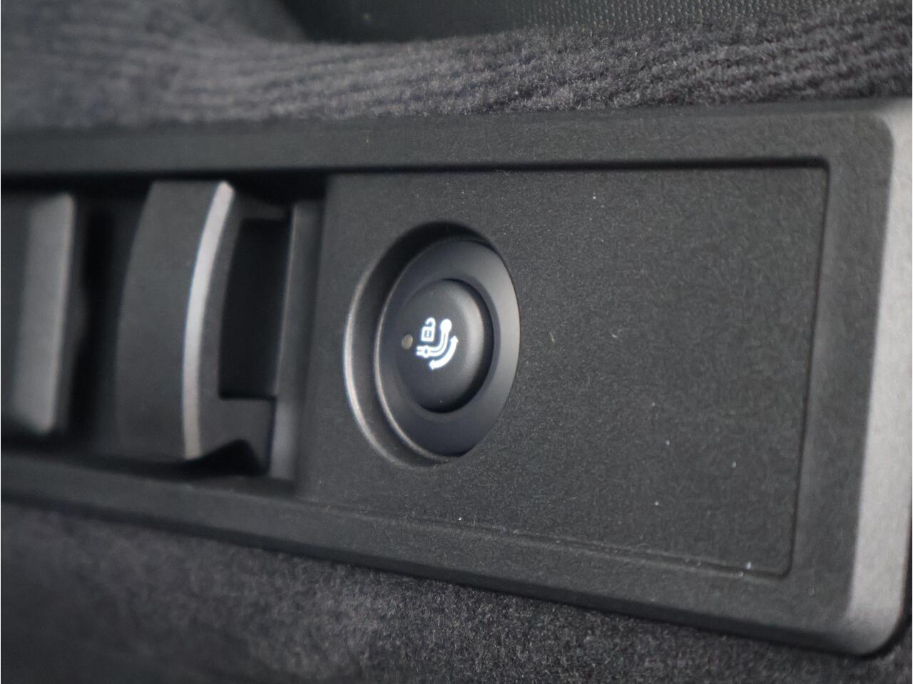 BMW 3-SERIE Touring 330e M Sportpakket Pro/ Stuurwiel verwarmd/ Comfort Access/ panoramadak/ Stoelverwarming/ Elektrische Trekhaak/ Active Cruise Control