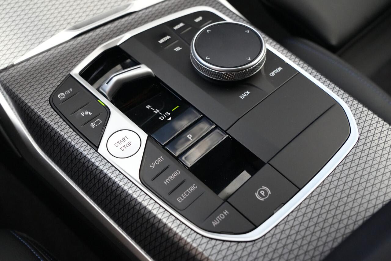 BMW 3-SERIE Touring 330e M Sport High Executive 292pk Navigatie/Stoelverwarming/Camera