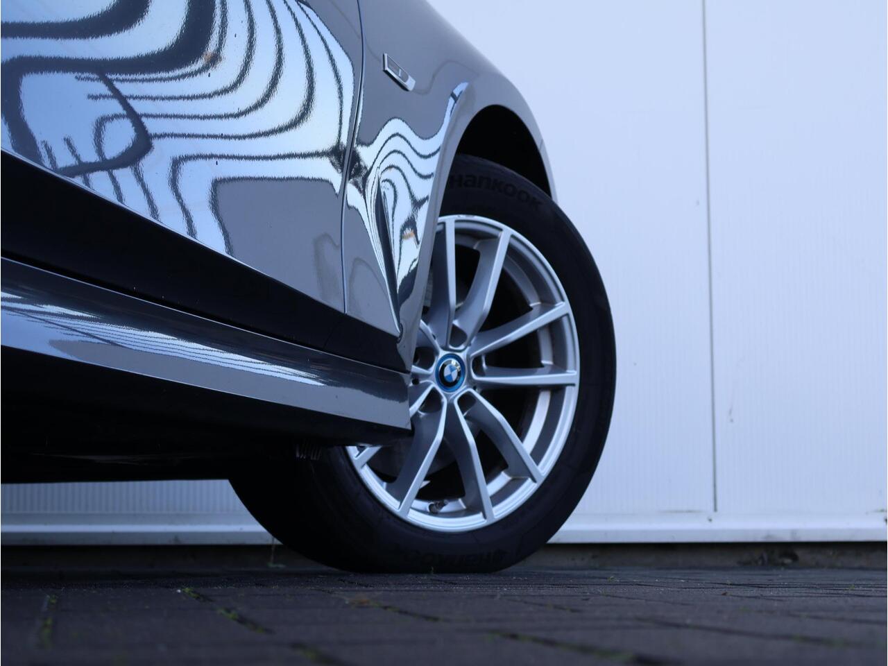 BMW 3-SERIE 320e Business Edition Plus / Lederen Bekleding / Stoelverwarming / Sportstoelen / 17 '' /