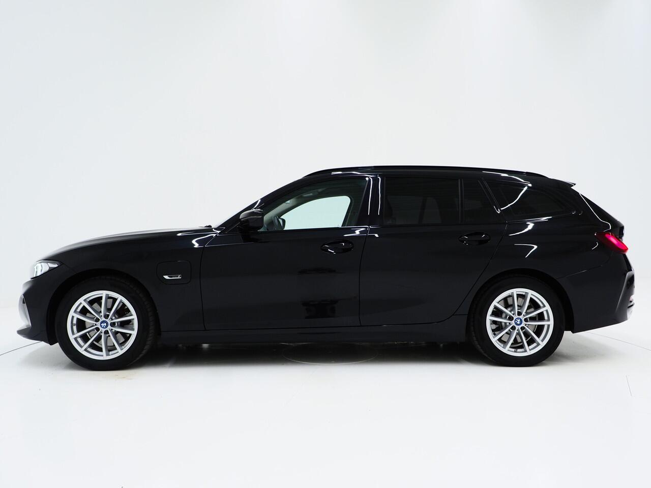 BMW 3-SERIE Touring 320e LCI Shadow Line | Nieuw Model | Widescreen | Carplay | Cruise | DAB | PDC | LED