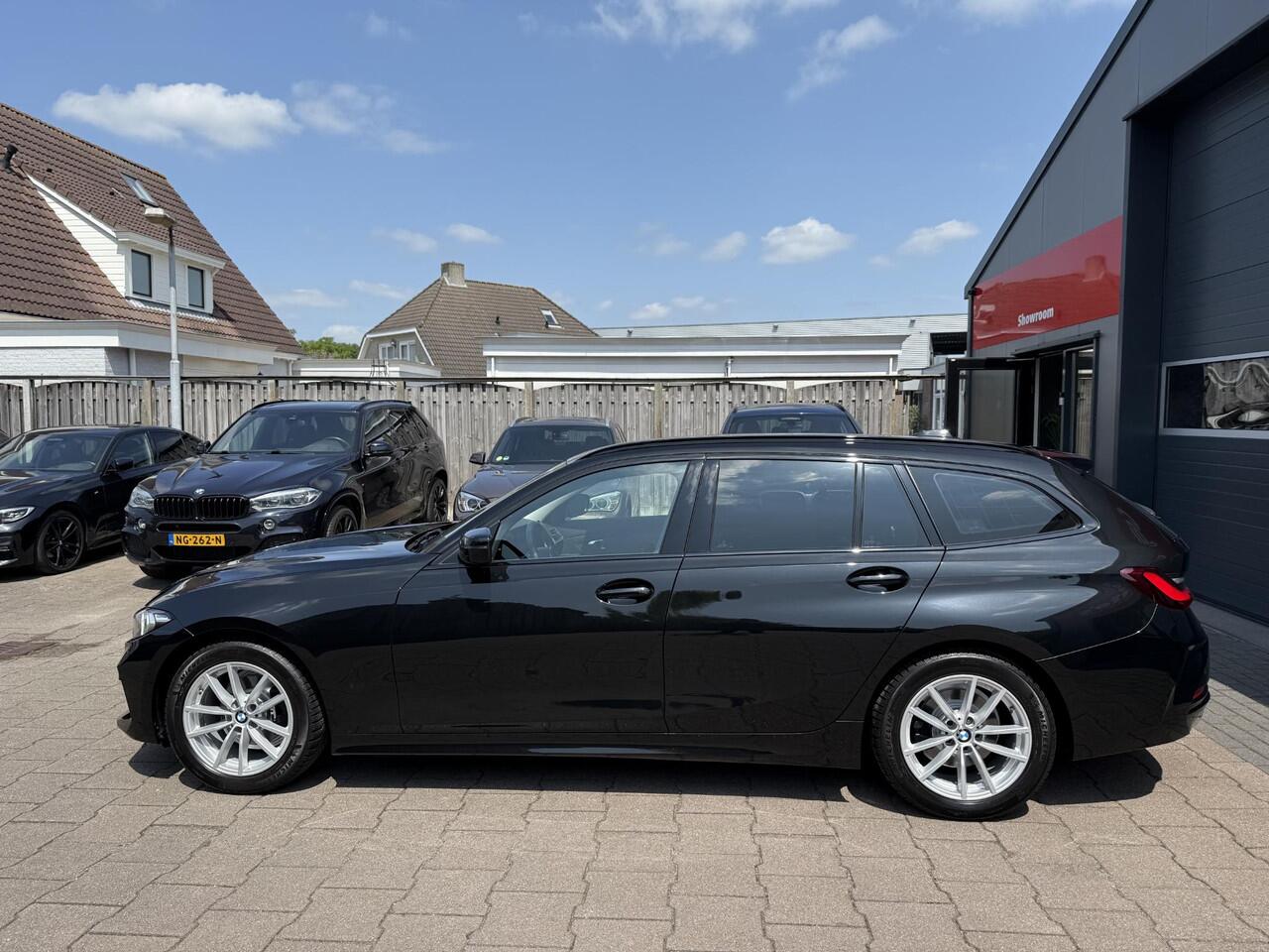 BMW 3-SERIE Touring 2.0 318i Org NL Widescreen-Leder-NW MODEL