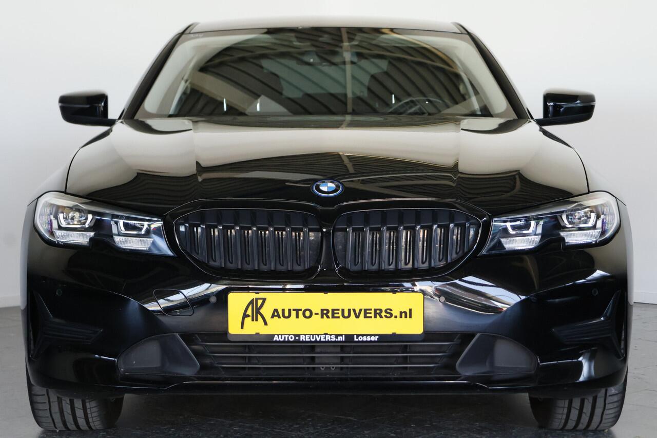 BMW 3-SERIE 320e / LED / Navi / CarPlay / Cam / Clima