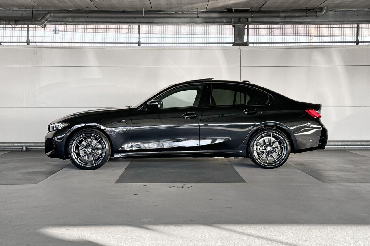 BMW 3-SERIE Sedan 320e | Selections | M Sportpakket | Trekhaak met elektrisch wegklapbare kogel |