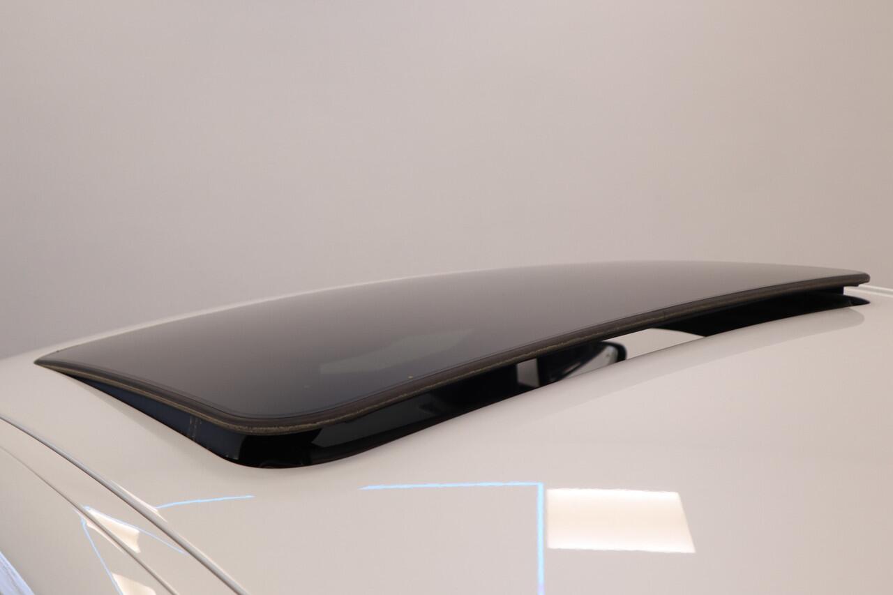 BMW 3-SERIE 330e xDrive ACC Head-UP Leder Elek. stoelen M sport Schuif/kanteldak 24 maanden garantie mogelijk (*vraag naar de voorwaarden)