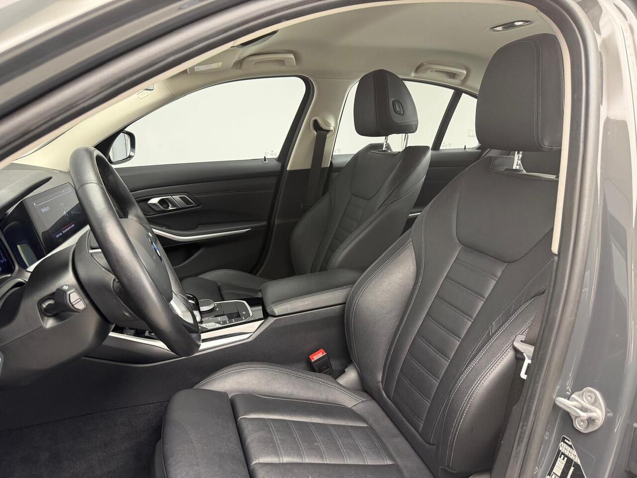 BMW 3-SERIE Sedan 318i | Laserlicht | Leder | Navigatie | Sportstoelen | Stoelverwarming | DAB | Hifi speakers | Alu 17 inch