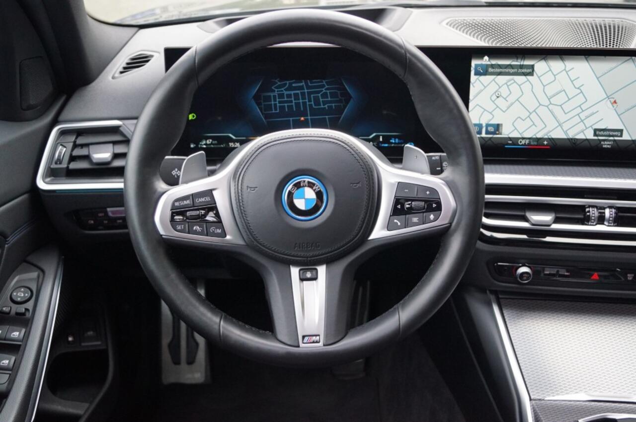 BMW 3-SERIE 330e M Sport (292pk) M340i Look/HUD/Panodak/Trekhaak/VOL!