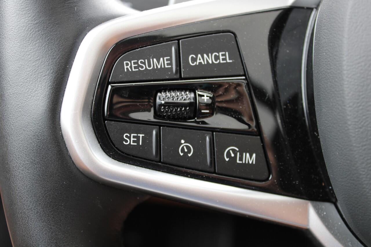 BMW 3-SERIE Touring 330e PANO LED LEER VOLLL M-SPORT M-PAKKET 17000KM!!!