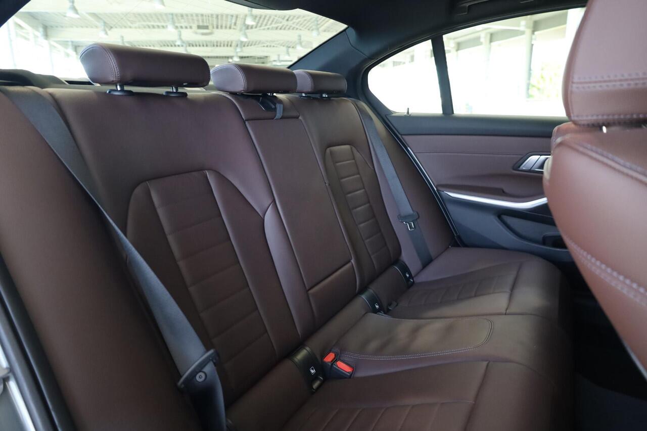 BMW 3-SERIE Sedan 330e | M Sportpakket