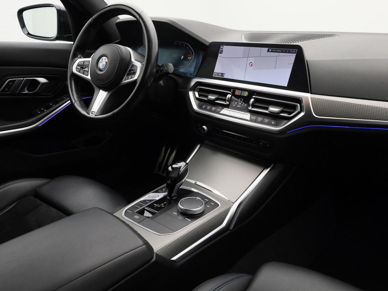 BMW 3-SERIE Touring 318i Automaat M-Sport | CAMERA | CARPLAY | STOELVERWARMING