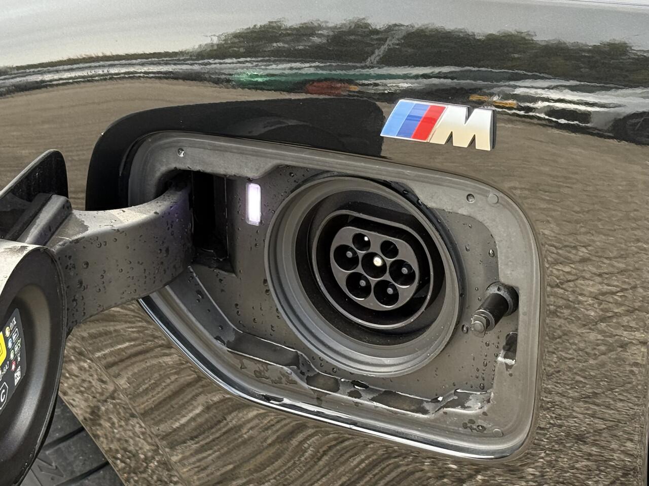 BMW 3-SERIE Touring 330e | M-Sport | Panorama | Camera | Getint Glas | HiFi | Elek. Trekhaak