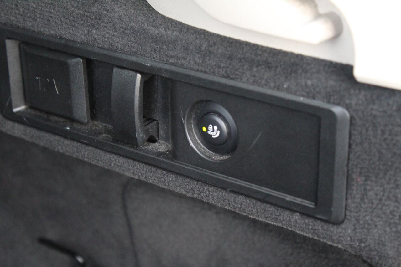 BMW 3-SERIE Touring 318i High Executive | Incl. 12 maanden garantie | Trekhaak elektrisch uitklapbaar | Harman/Kardon audio | Apple Carplay/Android Auto | Sport stoelen | DAB | Voorstoelen verwarmd | Elektrische achterklep | Cruise control adaptief |