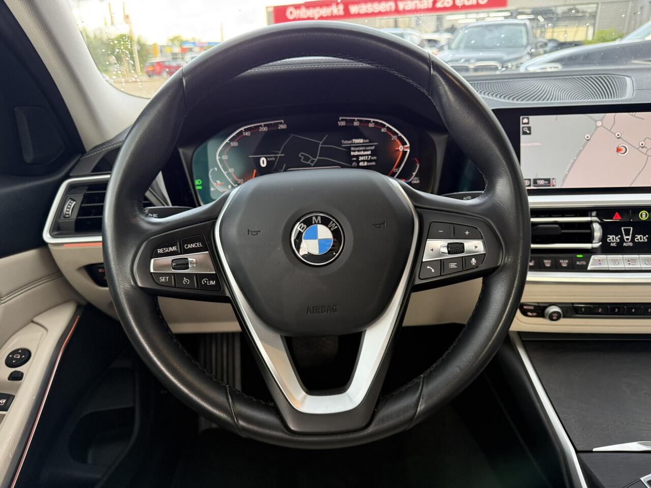 BMW 3-SERIE 318i 156 PK Luxury Line Leder Wegklapbare Trekhaak LED HiFi pakket PDC