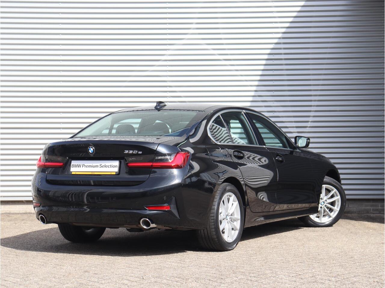 BMW 3-SERIE Sedan 330e | High Executive | HiFi | Led | Apple Carplay | Verwarmde Voorstoelen