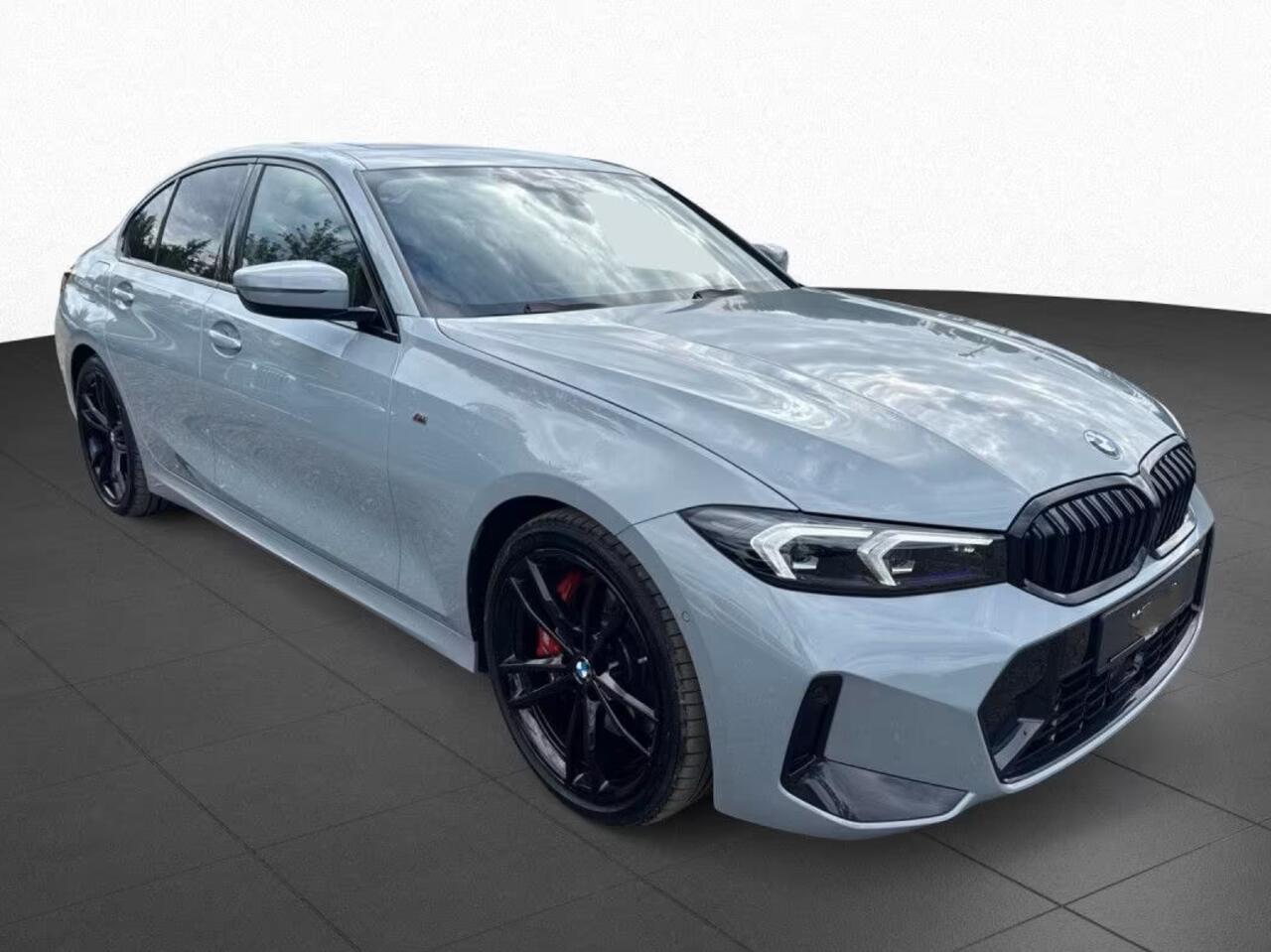 BMW 3-SERIE 330iA M-SPORT Pro ** LED, LC Prof, SCHUIF/KANTEL, ACC, 19-inch LMV, HuD, H&K Sound ** ¤ 22.500,= onder NP - 1e EIG - UNFALLFREI ** ** INFORMEER OOK NAAR ONZE AANTREKKELIJKE FINANCIAL-LEASE TARIEVEN **