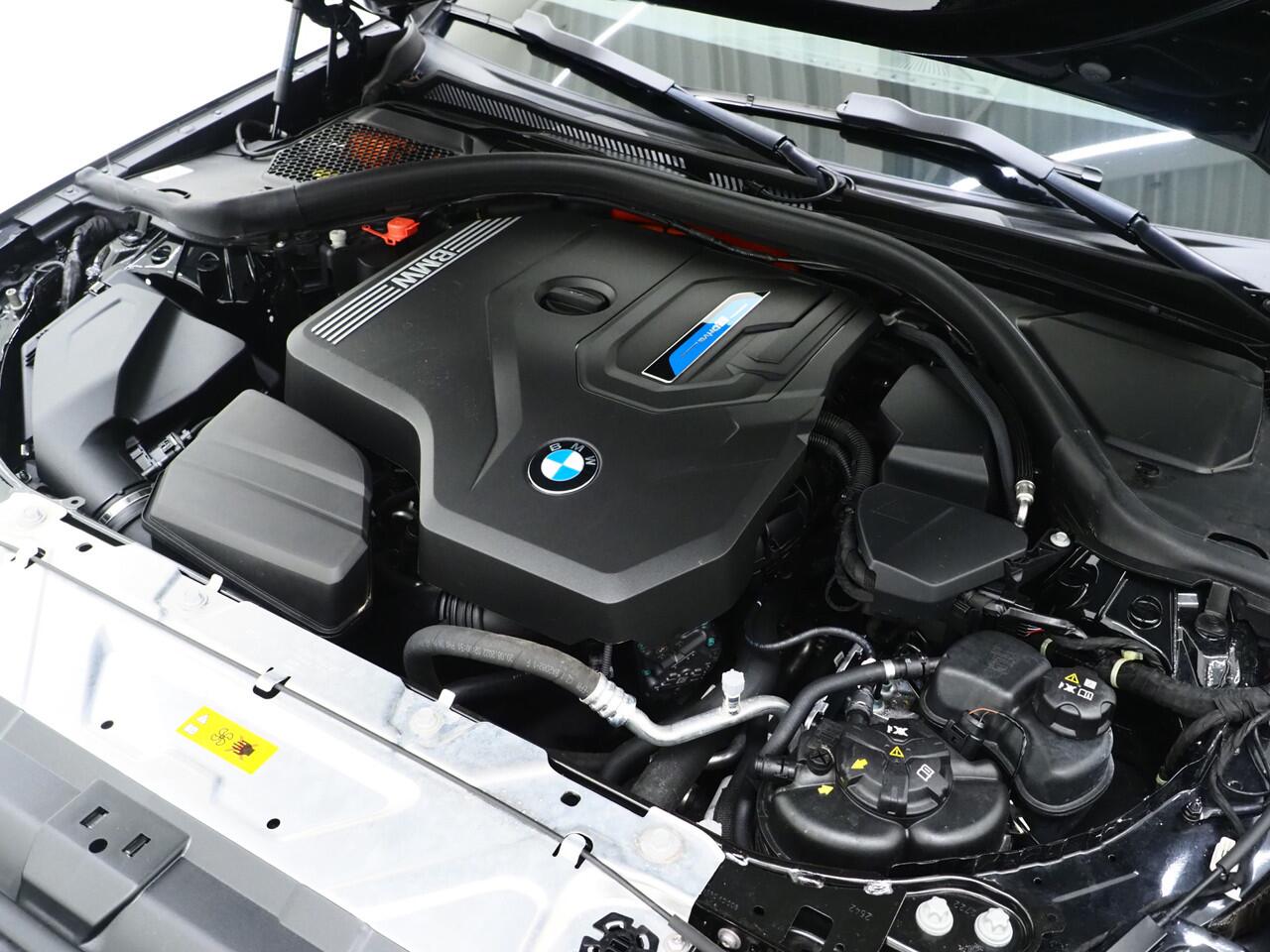 BMW 3-SERIE Touring 320e LCI Shadow Line | Nieuw Model | Widescreen | Carplay | Leder | Cruise | DAB | LED | PDC