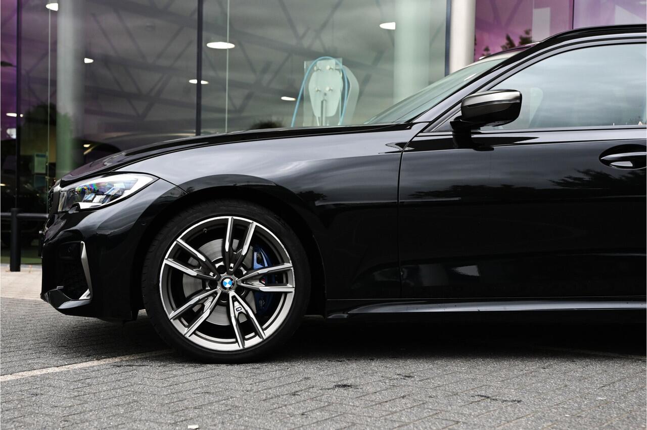 BMW 3-SERIE Touring M340i xDrive Automaat / Panoramadak / Trekhaak / Sportstoelen / Laserlight / M Adaptief onderstel / Comfort Access / Gesture Control / Stoelverwarming / Head-Up