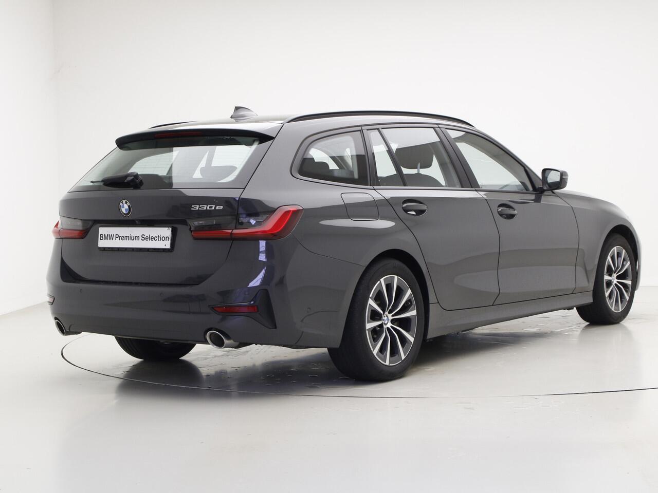 BMW 3-SERIE Touring 330e | Harman Kardon | Head-Up | Active Cruise Controle | Laser | Stoelverwarming | Individual Metallic