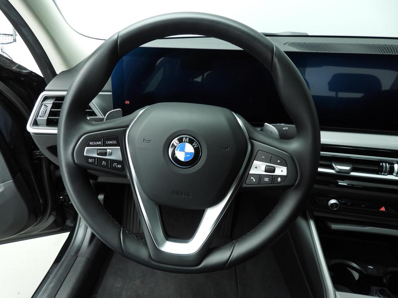 BMW 3-SERIE Sedan 318i | LED | Navigatie | Clima | PDC | Cruise controle | DAB | Alu 17 inch