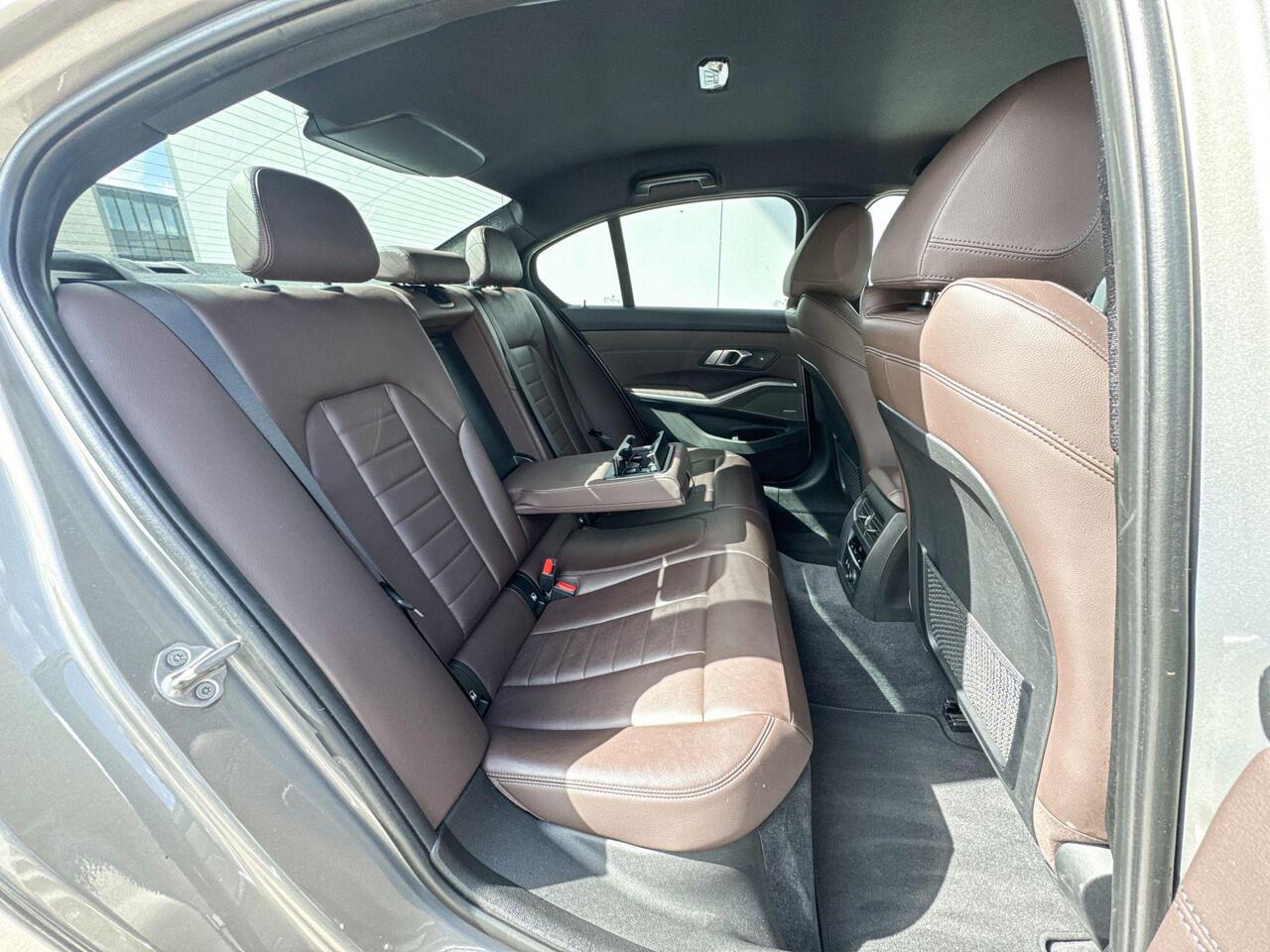 BMW 3-SERIE Sedan 330e High Executive / Harman Kardon / Head Up / Adaptive Cruise Control / Comfort Access / 18 Inch / Trekhaak Zwenkbaar / Selections