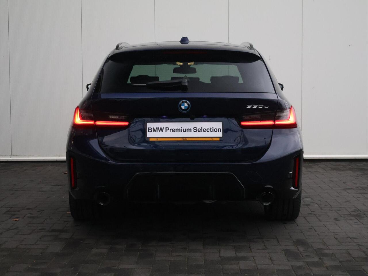 BMW 3-SERIE Touring 330e M Sportpakket Pro/ Stuurwiel verwarming/ Comfort Access/ Elektrische Trekhaak/ panoramadak/ Sportstoelen/ Stoelverwarming/ Active Cruise Control/ Harman Kardon