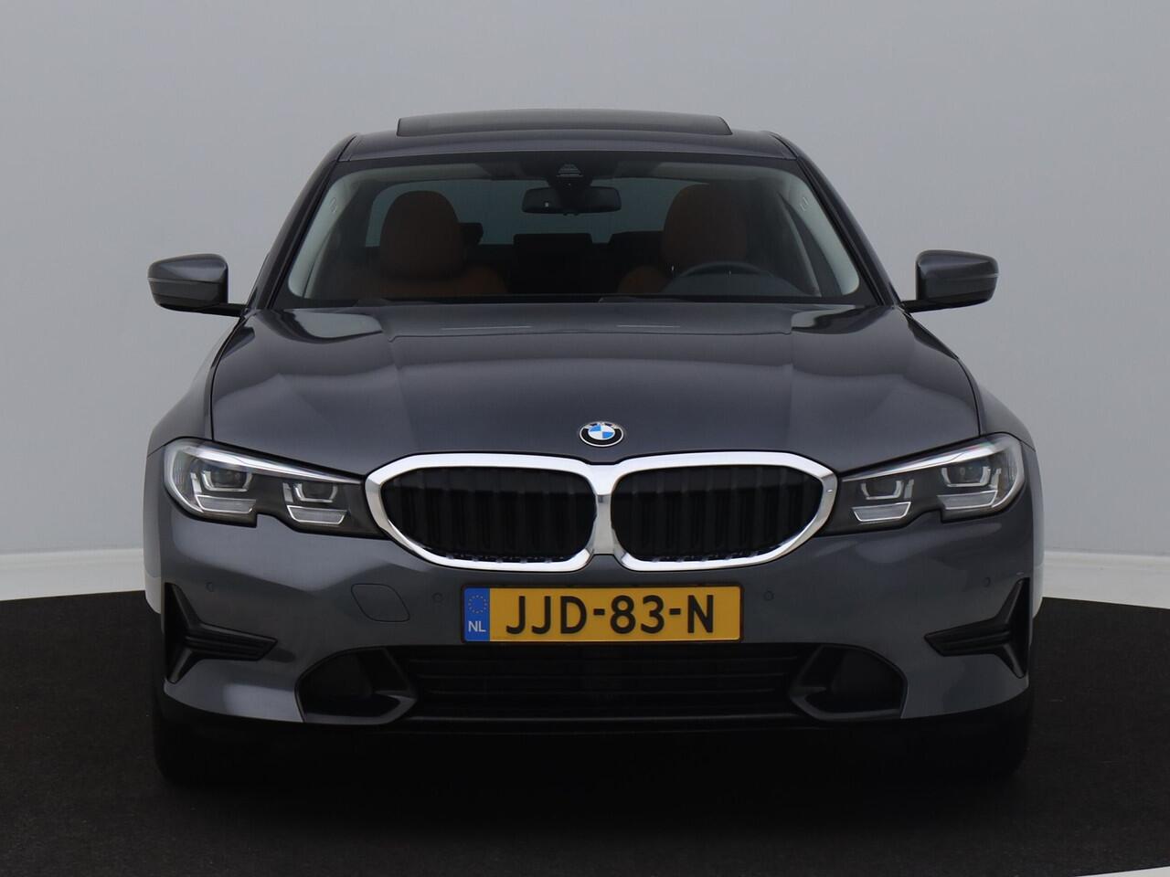 BMW 3-SERIE 320i Business Edition Plus Sport | SCHUIFDAK | CARPLAY