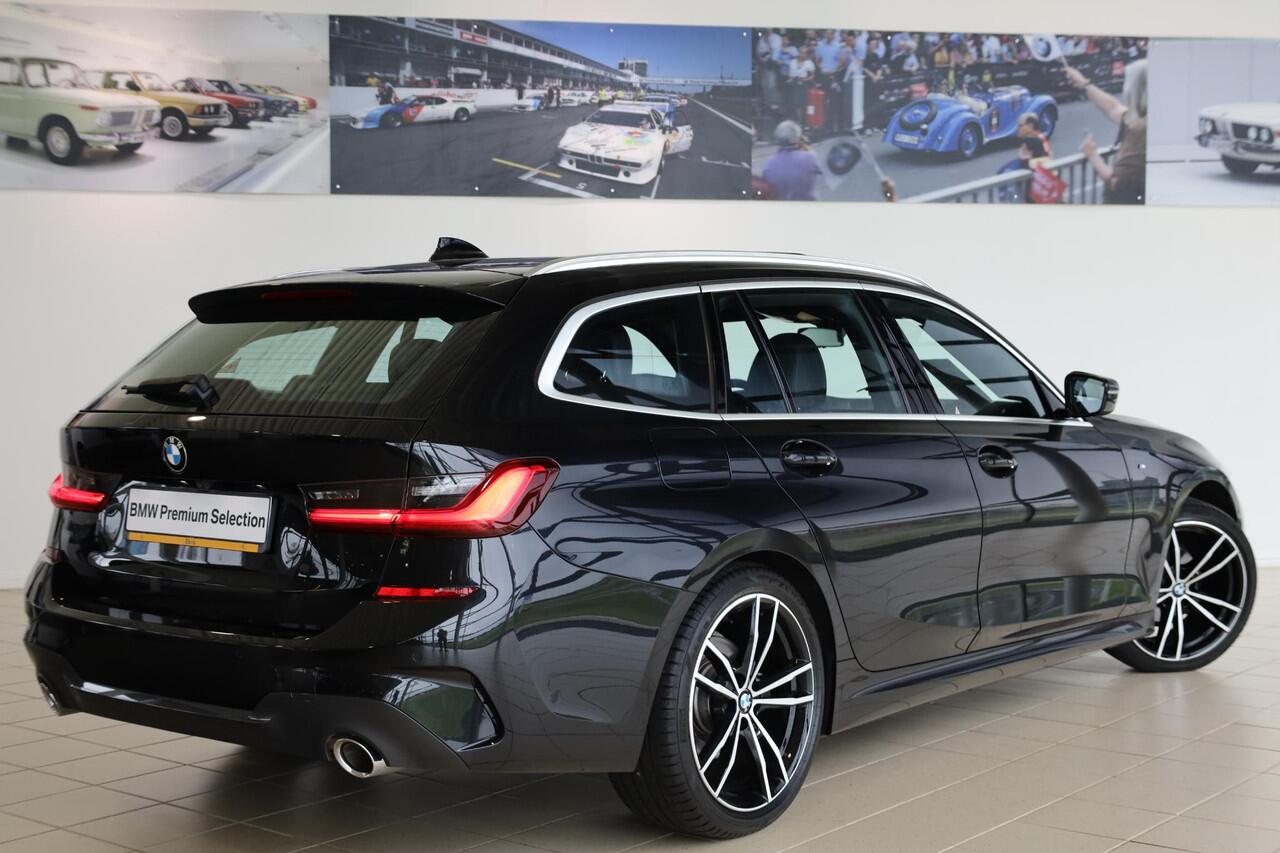 BMW 3-SERIE Touring 318i High Executive | M sportpakket | Parking Pack | Glazen panoramadak | Parking Assistant |