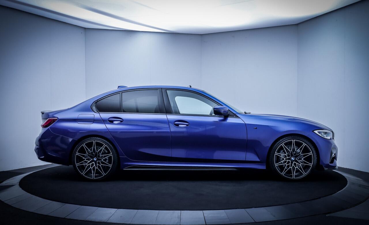 BMW 3-SERIE 330iA M-SPORT INNOVATION SCHUIFDAK | LASER LED | MEMORY | LEDER | STOELVERW | CAMERA | CARPLAY | DAB | LMV 20''
