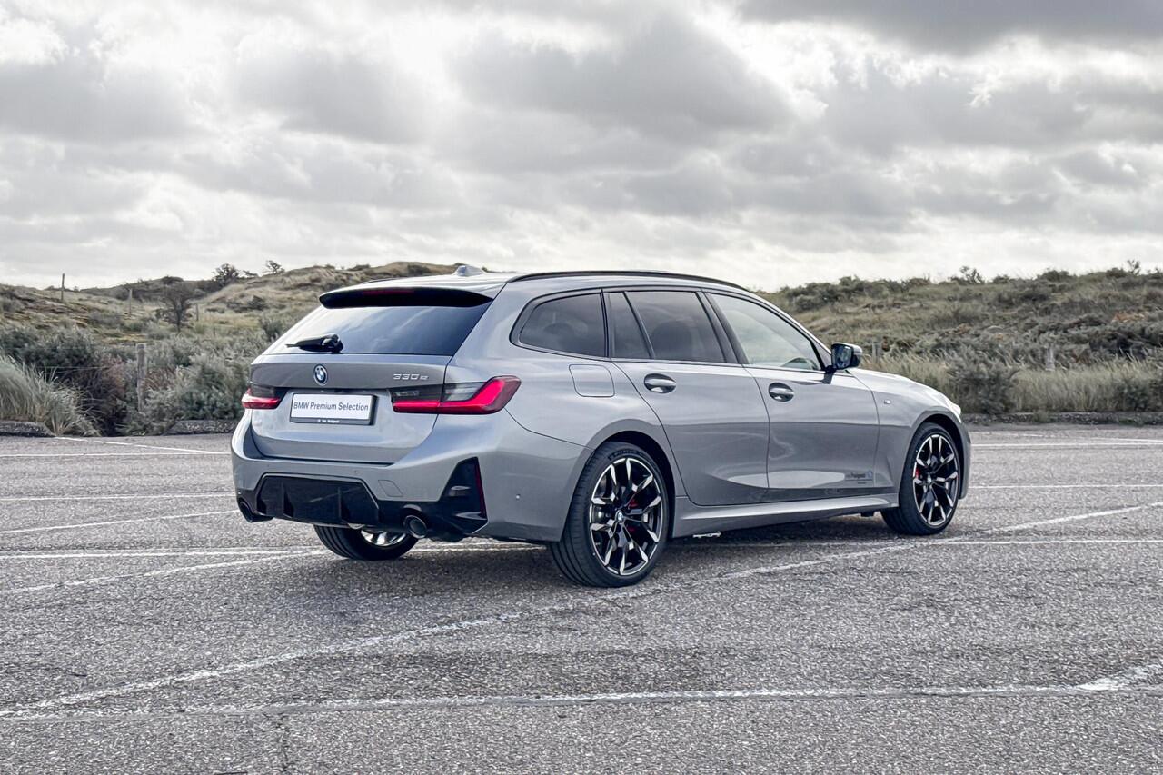 BMW 3-SERIE Touring 330e | M Sport | Glazen Panoramadak | Comfort Access | Stoelverwarming |