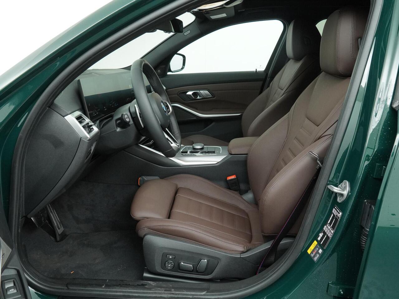 BMW 3-SERIE Touring 330e Individual Lak | M Sportpakket Pro | Innovation Pack | Comfort Pack | Trekhaak | Panoramadak