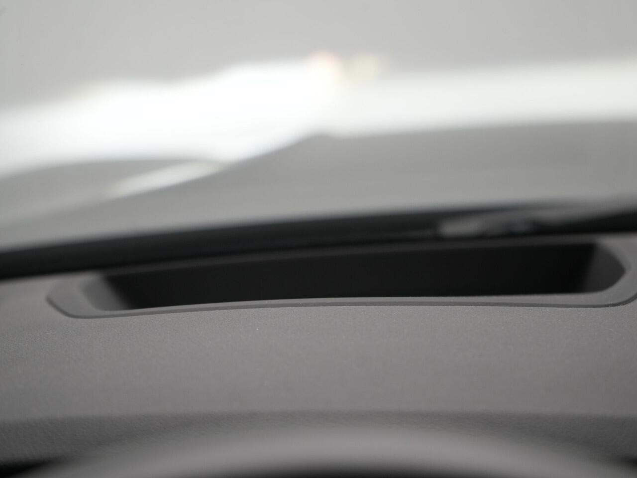 BMW 3-SERIE Touring 330e xDrive Sportline Plug In Hybrid 293pk Dealer O.H. PHEV | Panodak | Head Up | Adaptive Cruise | Laser LED | Harman & Kardon | Lederen M-Sport Sportstoelen Memory & Verwarmd | Sfeerverlichting | Virtual | Navigatie |