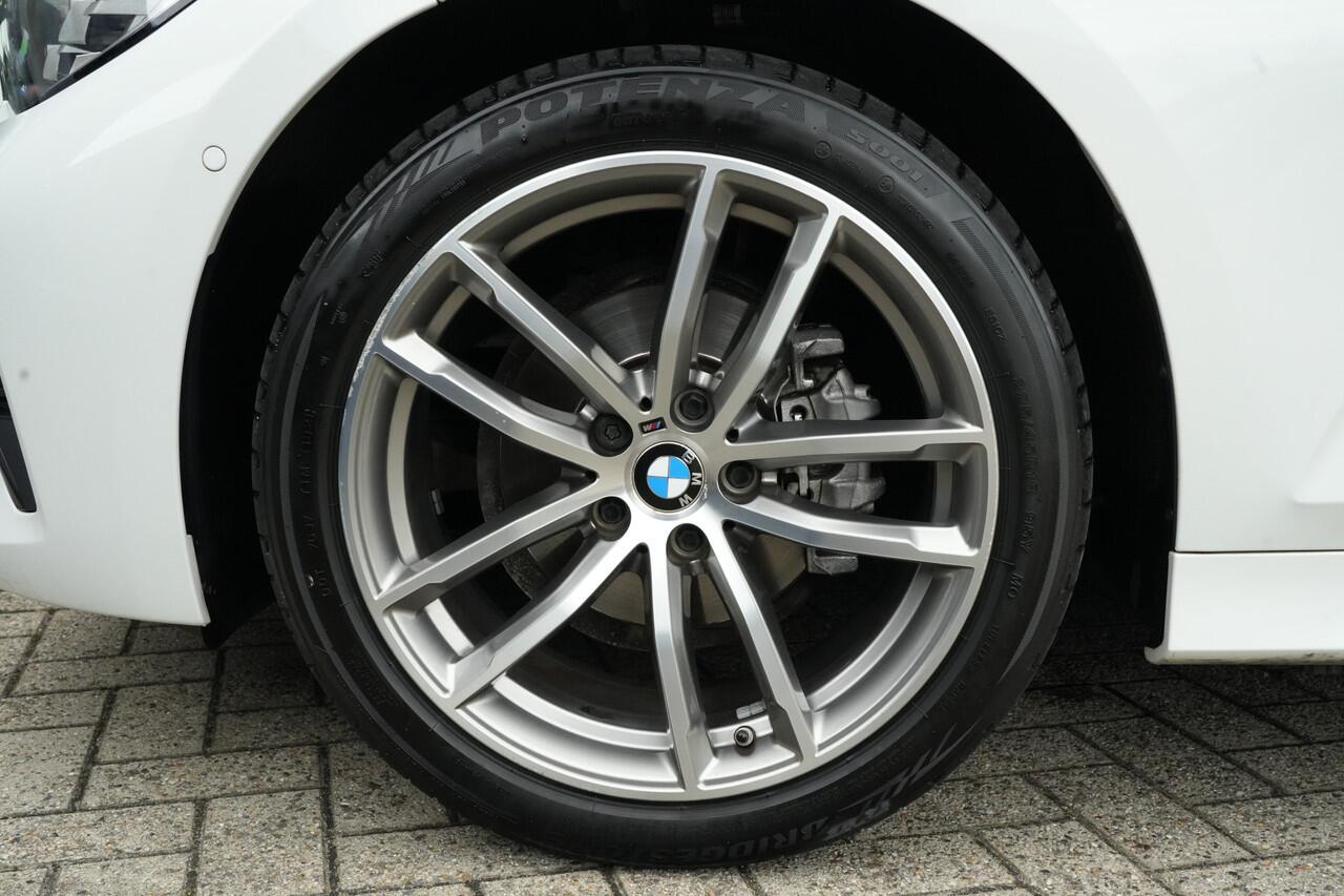 BMW 3-SERIE Touring 318i M Sportline Executive 157pk Navigatie/Stoelverwarming/PDC