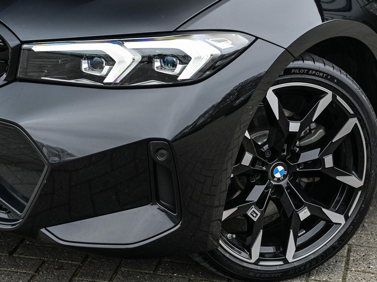 BMW 3-SERIE Touring 330e xDrive · M sport · Accu 19,5kWh · Trekhaak · Panoramadak · Active Cruise · Camera · Ambiance interieur ·