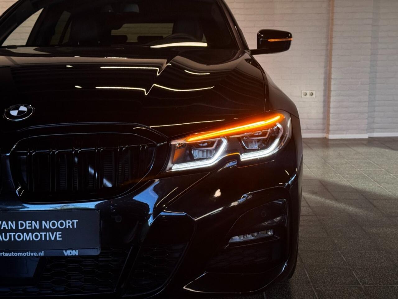 BMW 3-SERIE Touring 318i High Executive M-Sport Laser LED Leder HUD 19''